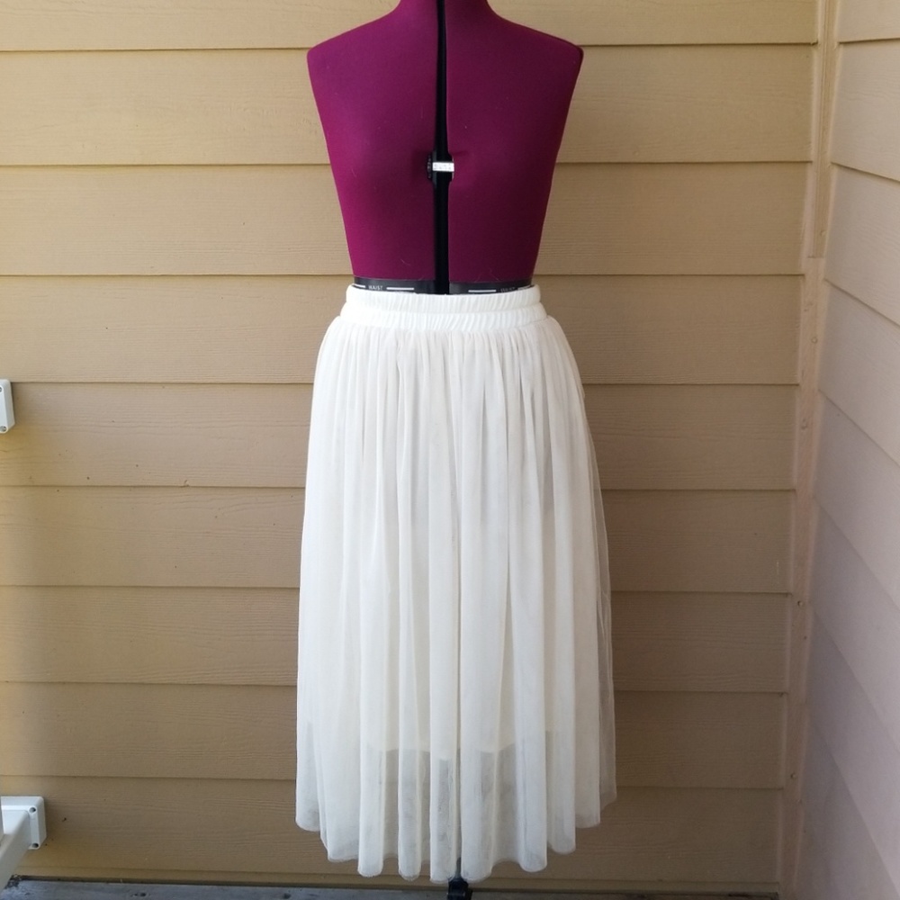 Satiny mesh skirt